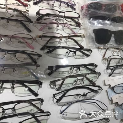 眼亮眼鏡店 上海購(gòu)物新地標(biāo)，為您呈現(xiàn)頂配超薄鏡片的專(zhuān)業(yè)之選